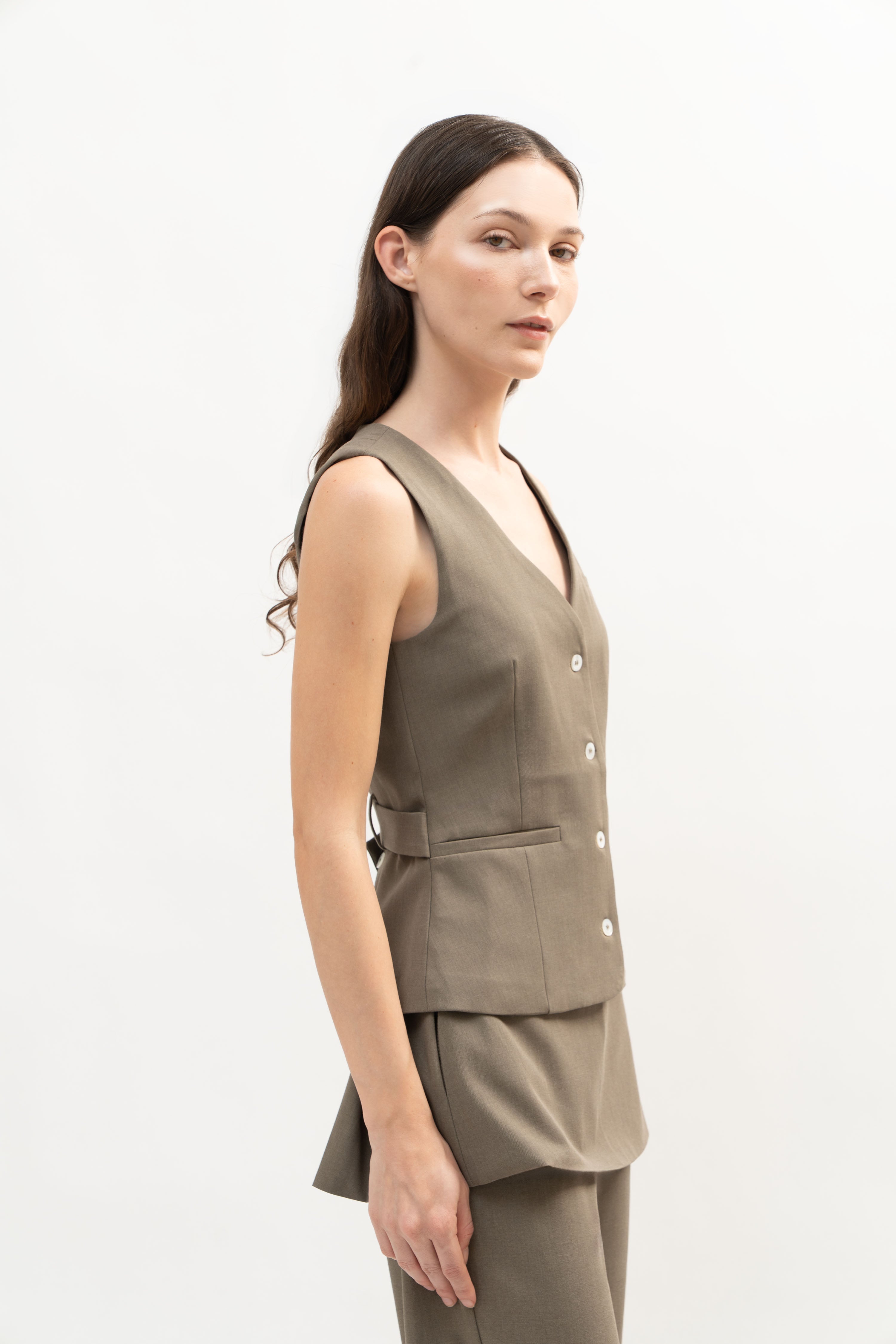 Cayo Vest in Wood Brown - ODNE