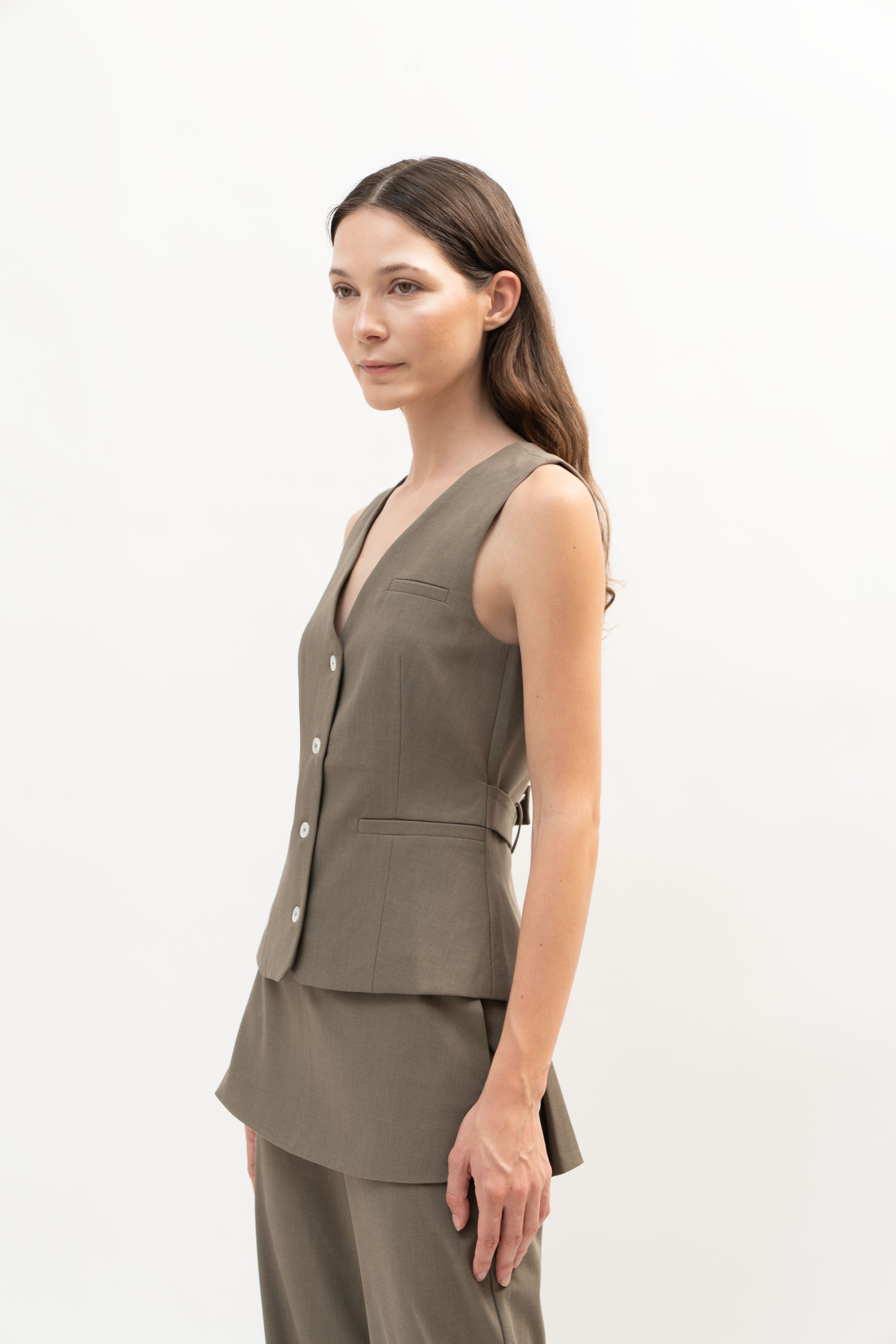 Cayo Vest in Wood Brown - ODNE