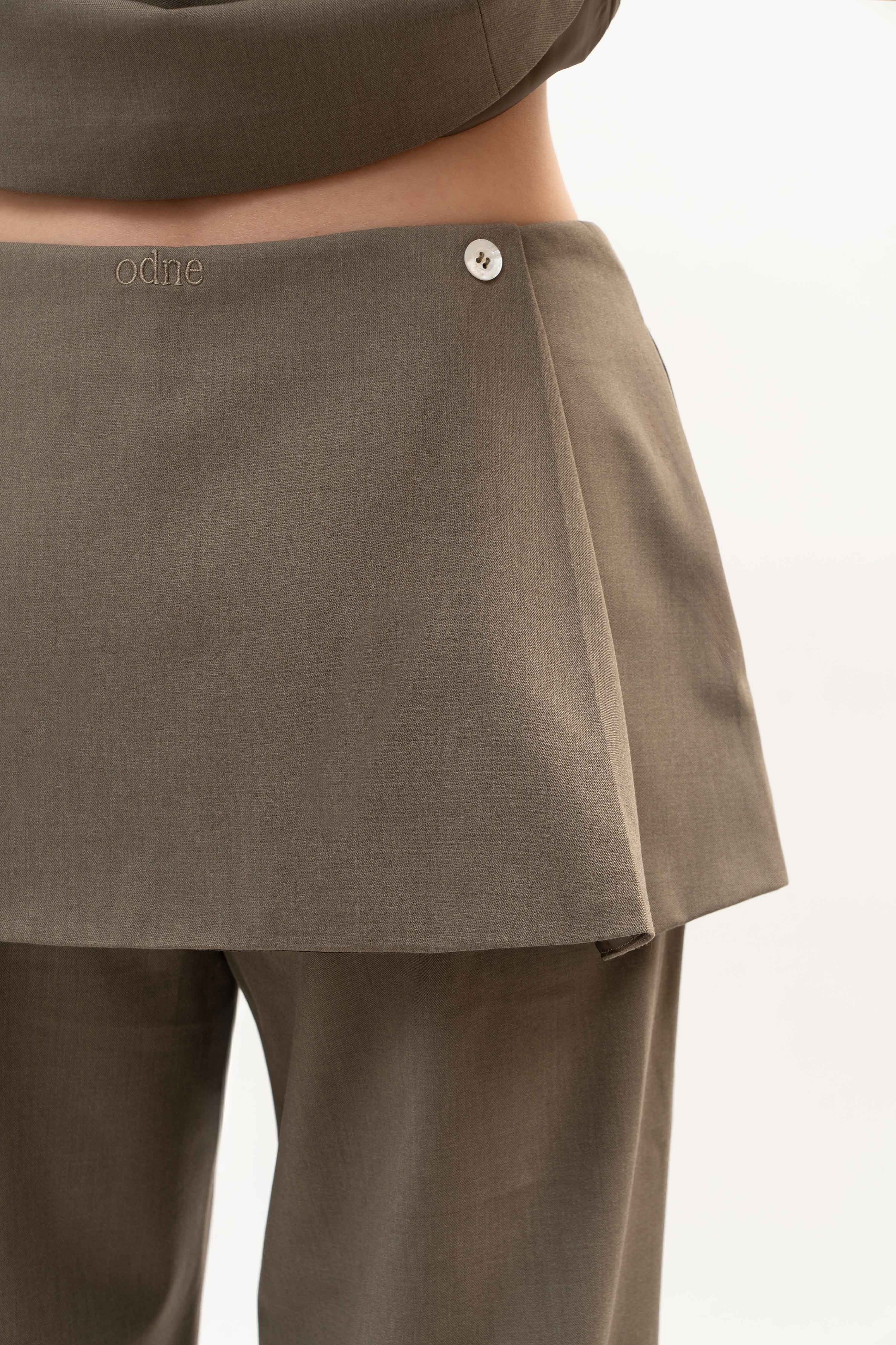 Cerros Skort in Wood Brown - ODNE