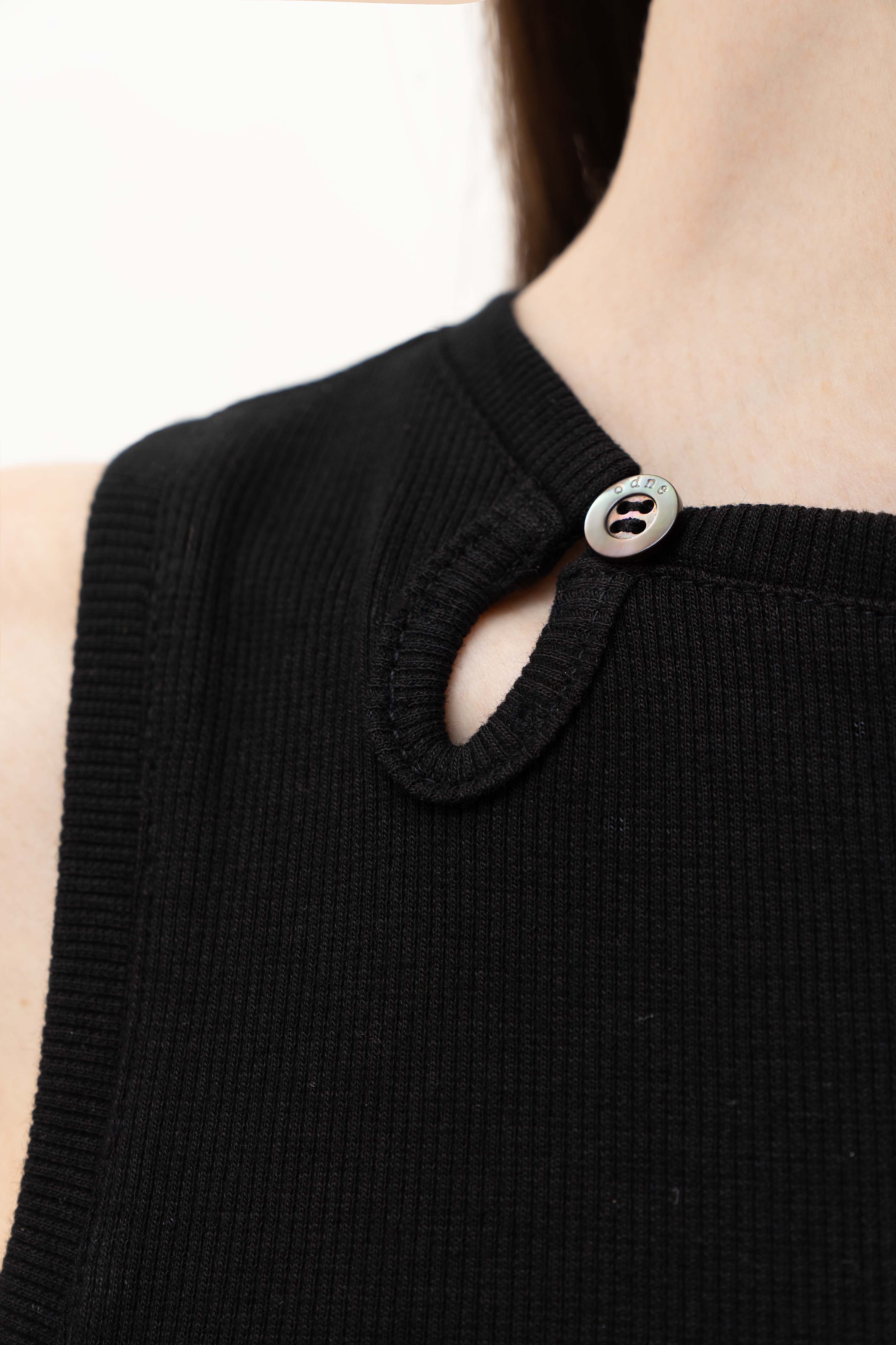 Morne Top in Black - ODNE